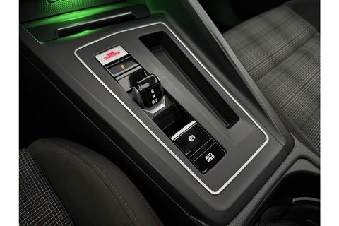 Volkswagen Golf 2.0 TSI GTI 245PK Pano | Harman-Kardon Audio | IQ | Sfeer LED Carplay Camera Head-up Virtual Clima Cruise Navi PDC 18''LMV
