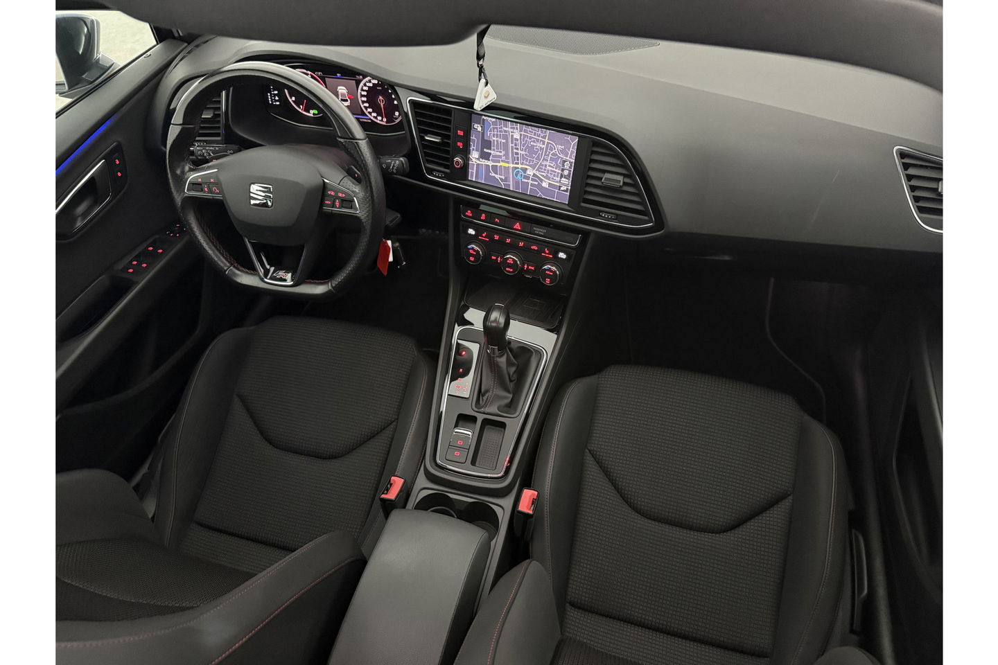 SEAT Leon 2.0 191PK TSI FR Pano Sfeer LED Virtual Carplay Camera Clima Cruise Navi PDC 18''LMV