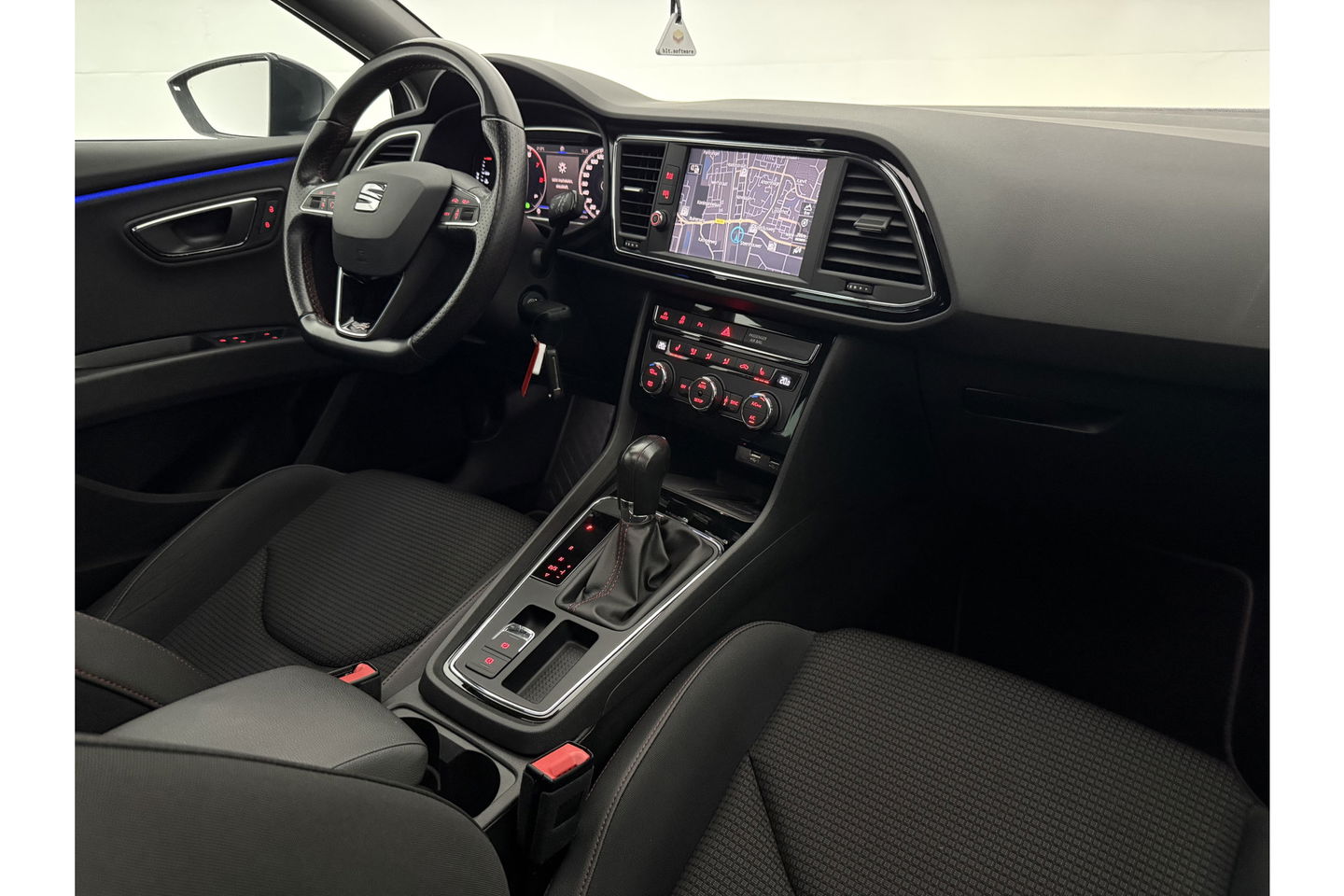 SEAT Leon 2.0 191PK TSI FR Pano Sfeer LED Virtual Carplay Camera Clima Cruise Navi PDC 18''LMV