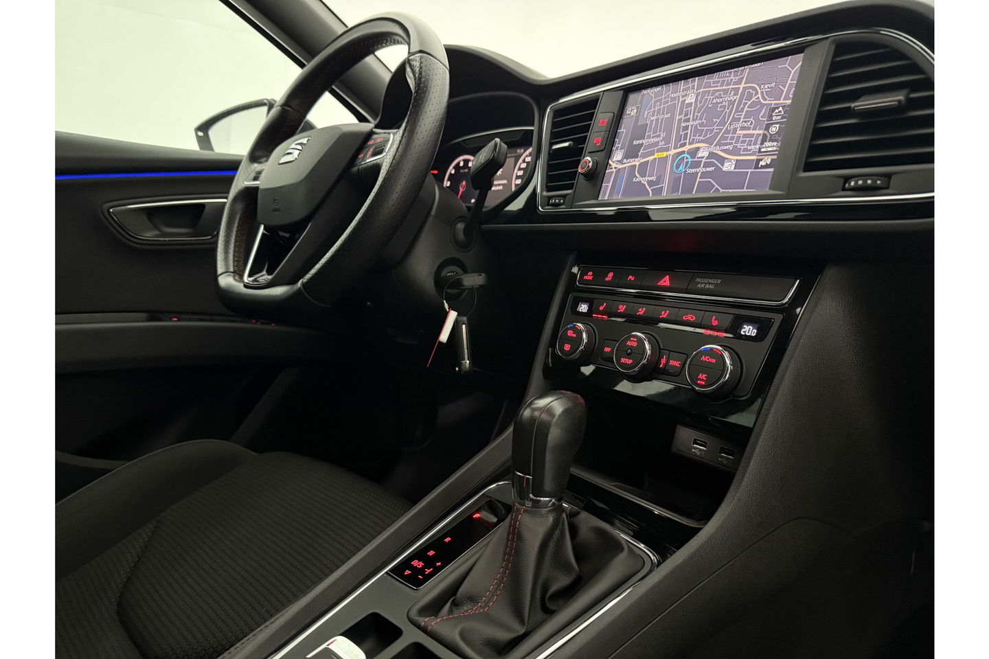 SEAT Leon 2.0 191PK TSI FR Pano Sfeer LED Virtual Carplay Camera Clima Cruise Navi PDC 18''LMV