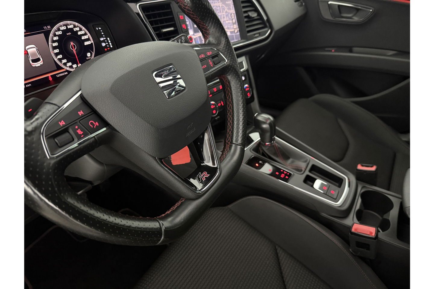 SEAT Leon 2.0 191PK TSI FR Pano Sfeer LED Virtual Carplay Camera Clima Cruise Navi PDC 18''LMV