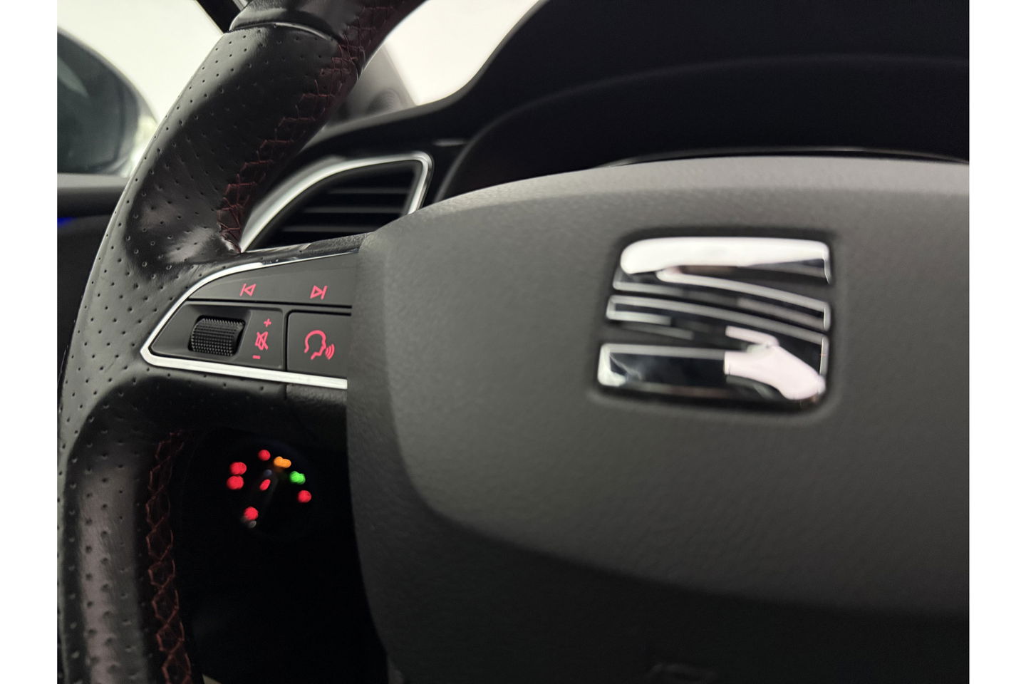 SEAT Leon 2.0 191PK TSI FR Pano Sfeer LED Virtual Carplay Camera Clima Cruise Navi PDC 18''LMV