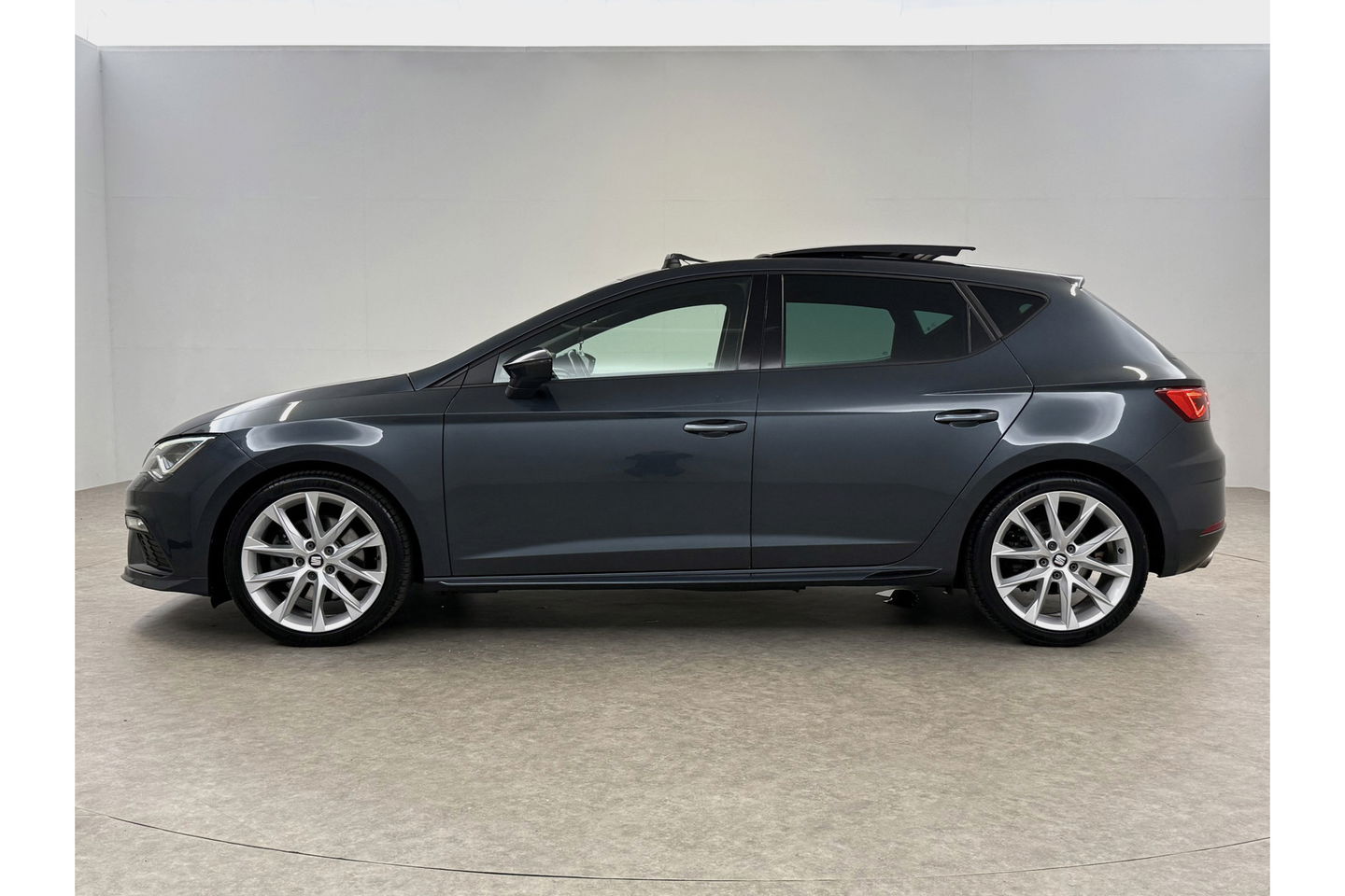 SEAT Leon 2.0 191PK TSI FR Pano Sfeer LED Virtual Carplay Camera Clima Cruise Navi PDC 18''LMV