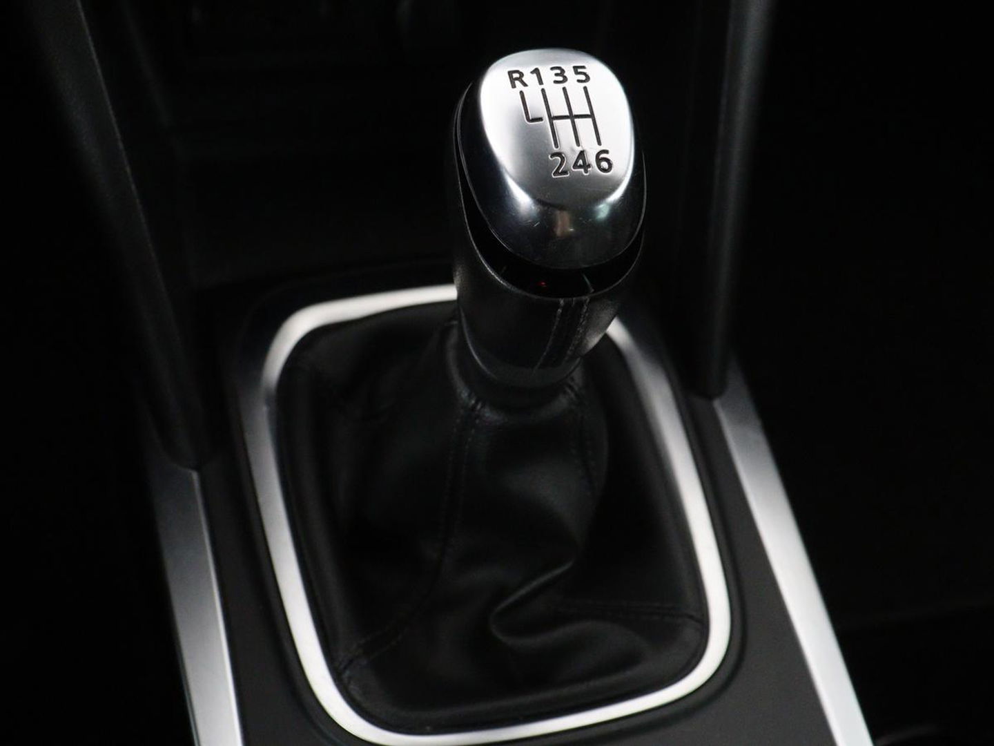 Renault Mégane 1.3 TCe Bose | Trekhaak | Camera | Carplay | Keyless | Navigatie | Climate control | Bose Sound | Park Assist | Half leder