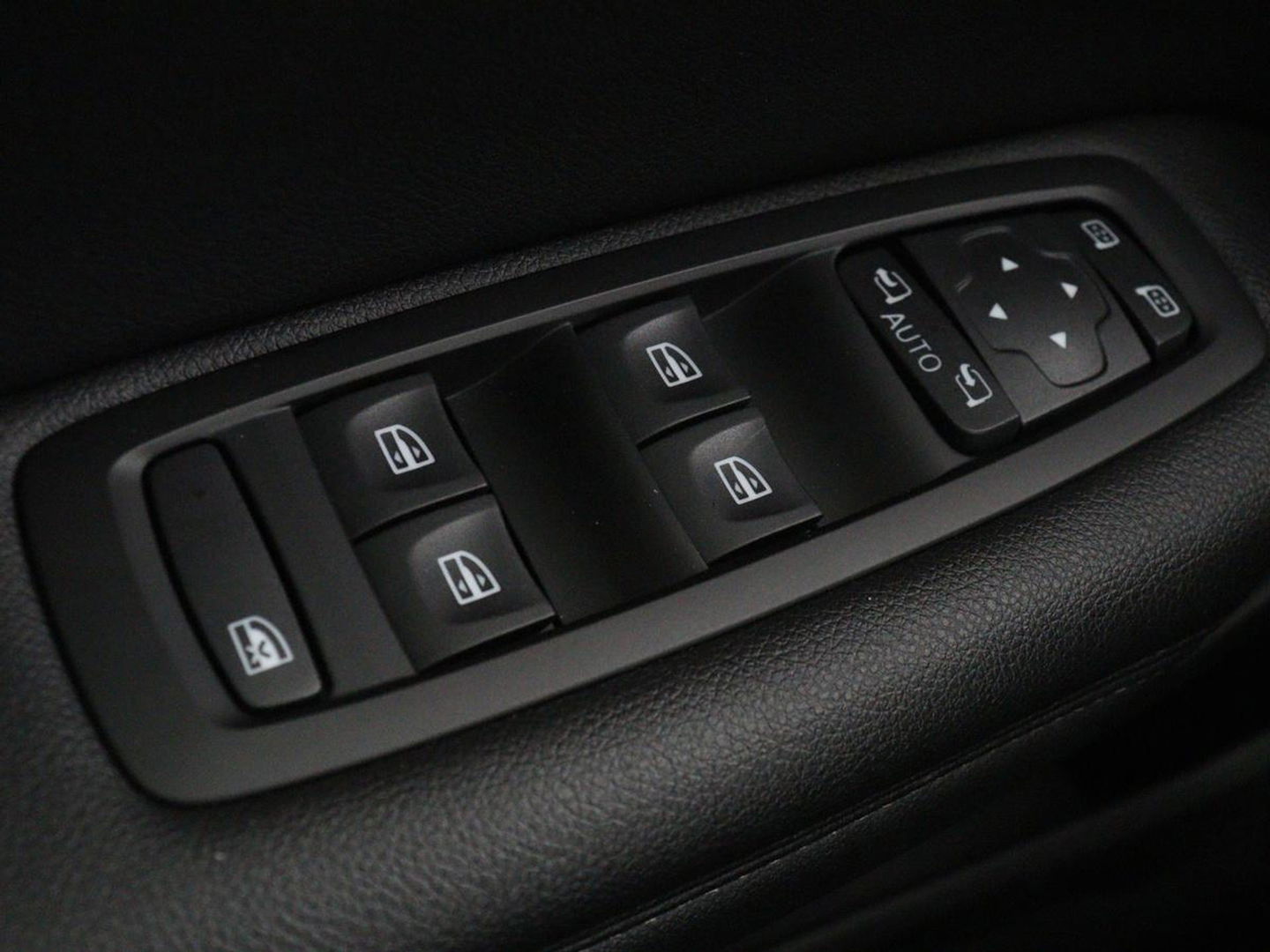 Renault Mégane 1.3 TCe Bose | Trekhaak | Camera | Carplay | Keyless | Navigatie | Climate control | Bose Sound | Park Assist | Half leder
