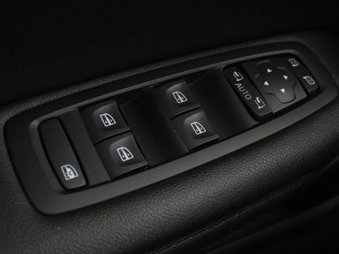 Renault Mégane 1.3 TCe Bose | Trekhaak | Camera | Carplay | Keyless | Navigatie | Climate control | Bose Sound | Park Assist | Half leder