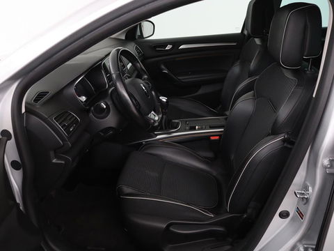 Renault Mégane 1.3 TCe Bose | Trekhaak | Camera | Carplay | Keyless | Navigatie | Climate control | Bose Sound | Park Assist | Half leder