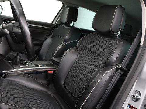 Renault Mégane 1.3 TCe Bose | Trekhaak | Camera | Carplay | Keyless | Navigatie | Climate control | Bose Sound | Park Assist | Half leder