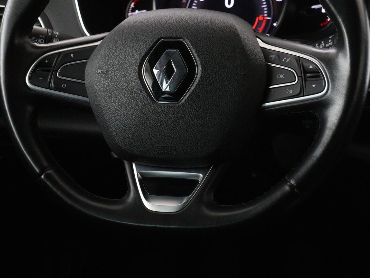 Renault Mégane 1.3 TCe Bose | Trekhaak | Camera | Carplay | Keyless | Navigatie | Climate control | Bose Sound | Park Assist | Half leder