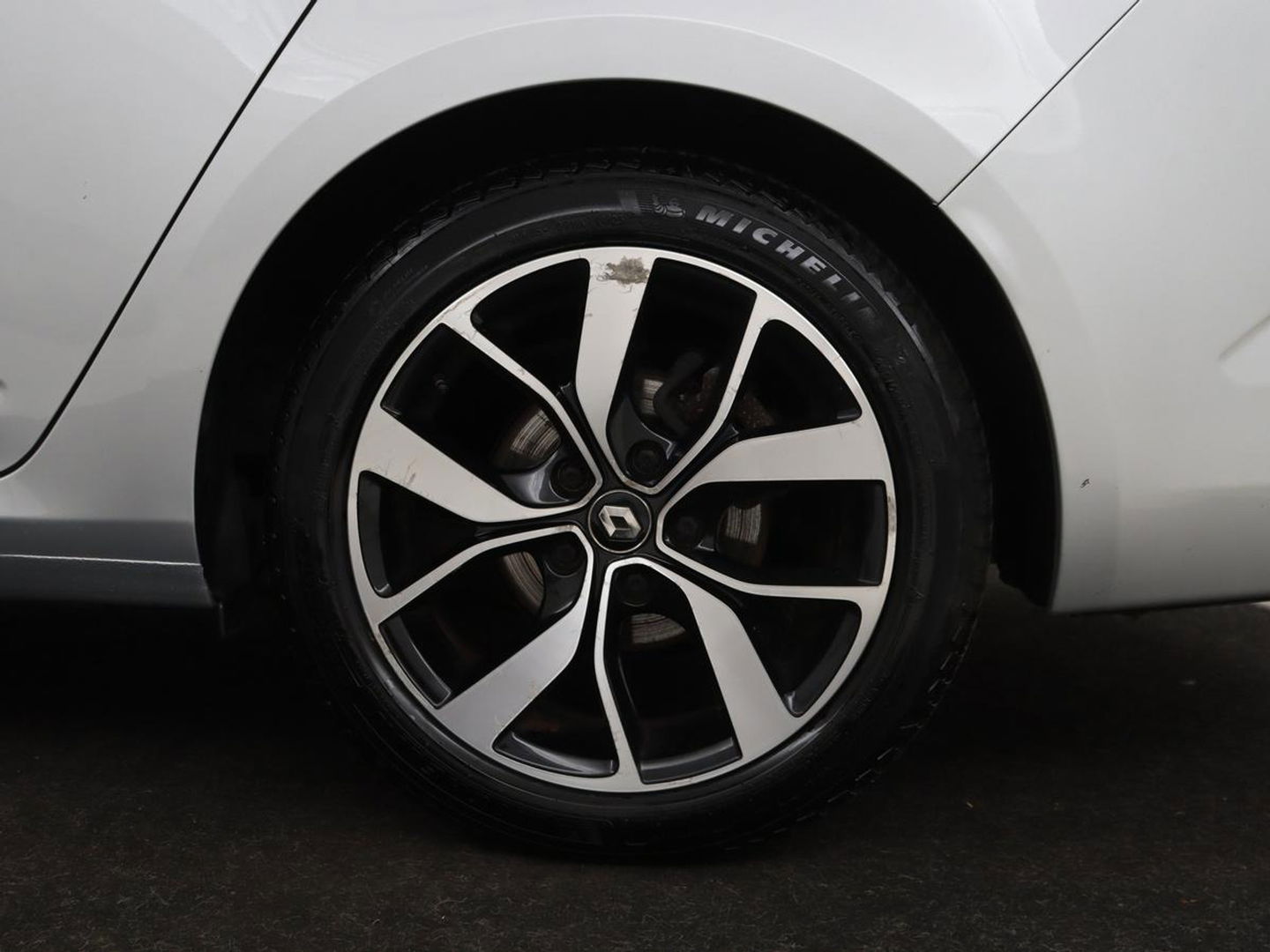 Renault Mégane 1.3 TCe Bose | Trekhaak | Camera | Carplay | Keyless | Navigatie | Climate control | Bose Sound | Park Assist | Half leder