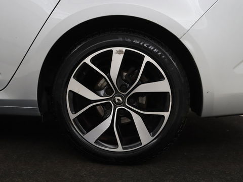 Renault Mégane 1.3 TCe Bose | Trekhaak | Camera | Carplay | Keyless | Navigatie | Climate control | Bose Sound | Park Assist | Half leder