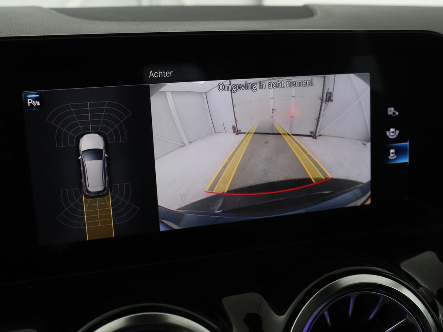 Mercedes-Benz B-Klasse 180 Business Solution Luxury | Leder | Stoelverwarming | Carplay | Sfeerverlichting | Camera | Widescreen | Full LED | Navigatie