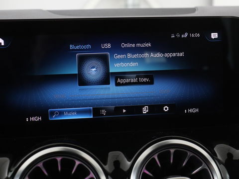 Mercedes-Benz B-Klasse 180 Business Solution Luxury | Leder | Stoelverwarming | Carplay | Sfeerverlichting | Camera | Widescreen | Full LED | Navigatie