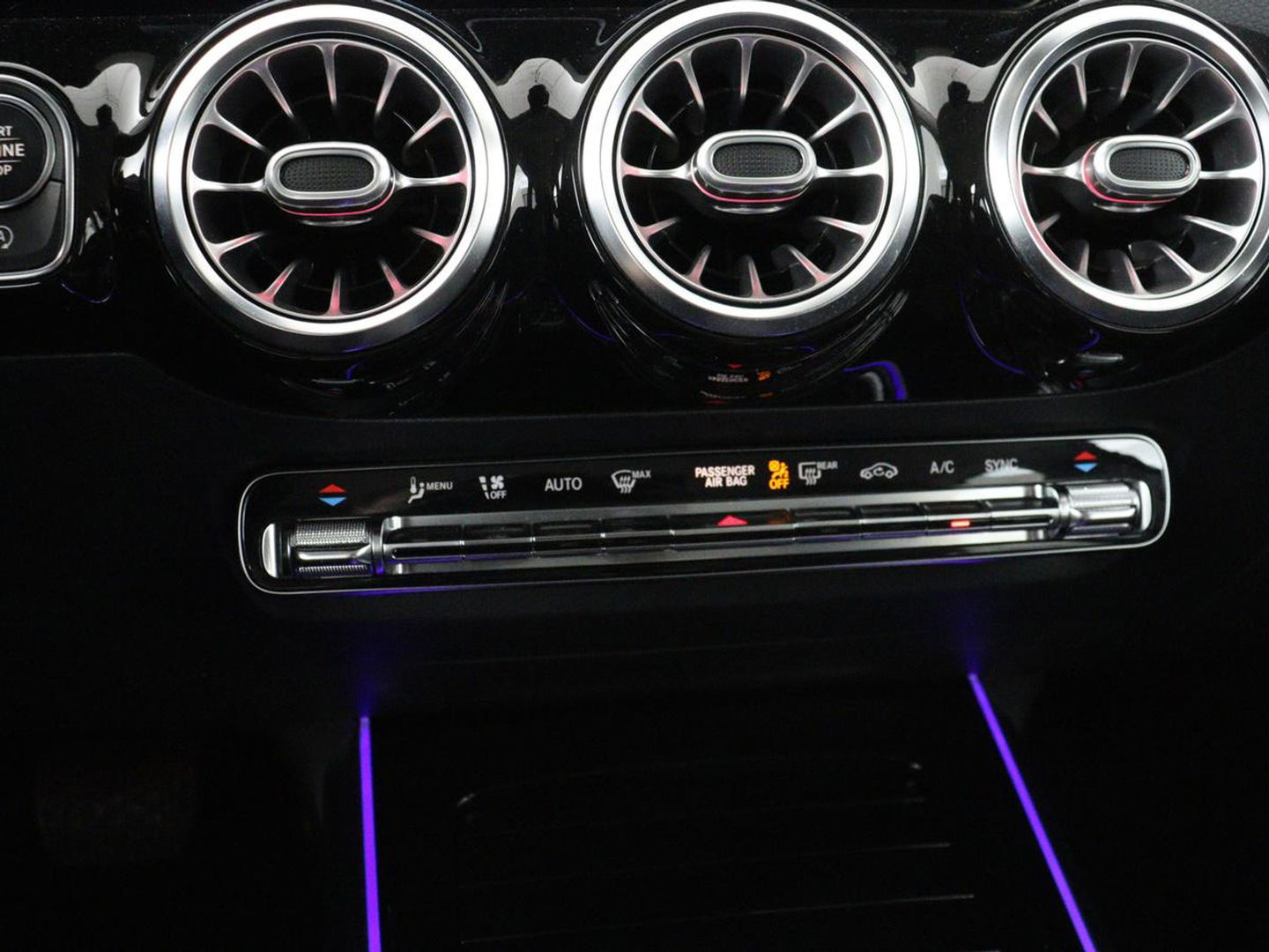 Mercedes-Benz B-Klasse 180 Business Solution Luxury | Leder | Stoelverwarming | Carplay | Sfeerverlichting | Camera | Widescreen | Full LED | Navigatie