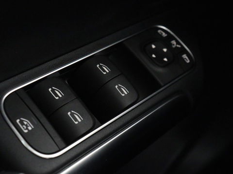 Mercedes-Benz B-Klasse 180 Business Solution Luxury | Leder | Stoelverwarming | Carplay | Sfeerverlichting | Camera | Widescreen | Full LED | Navigatie