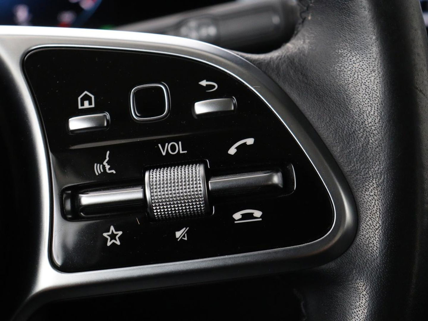 Mercedes-Benz B-Klasse 180 Business Solution Luxury | Leder | Stoelverwarming | Carplay | Sfeerverlichting | Camera | Widescreen | Full LED | Navigatie