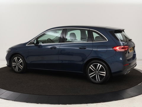 Mercedes-Benz B-Klasse 180 Business Solution Luxury | Leder | Stoelverwarming | Carplay | Sfeerverlichting | Camera | Widescreen | Full LED | Navigatie
