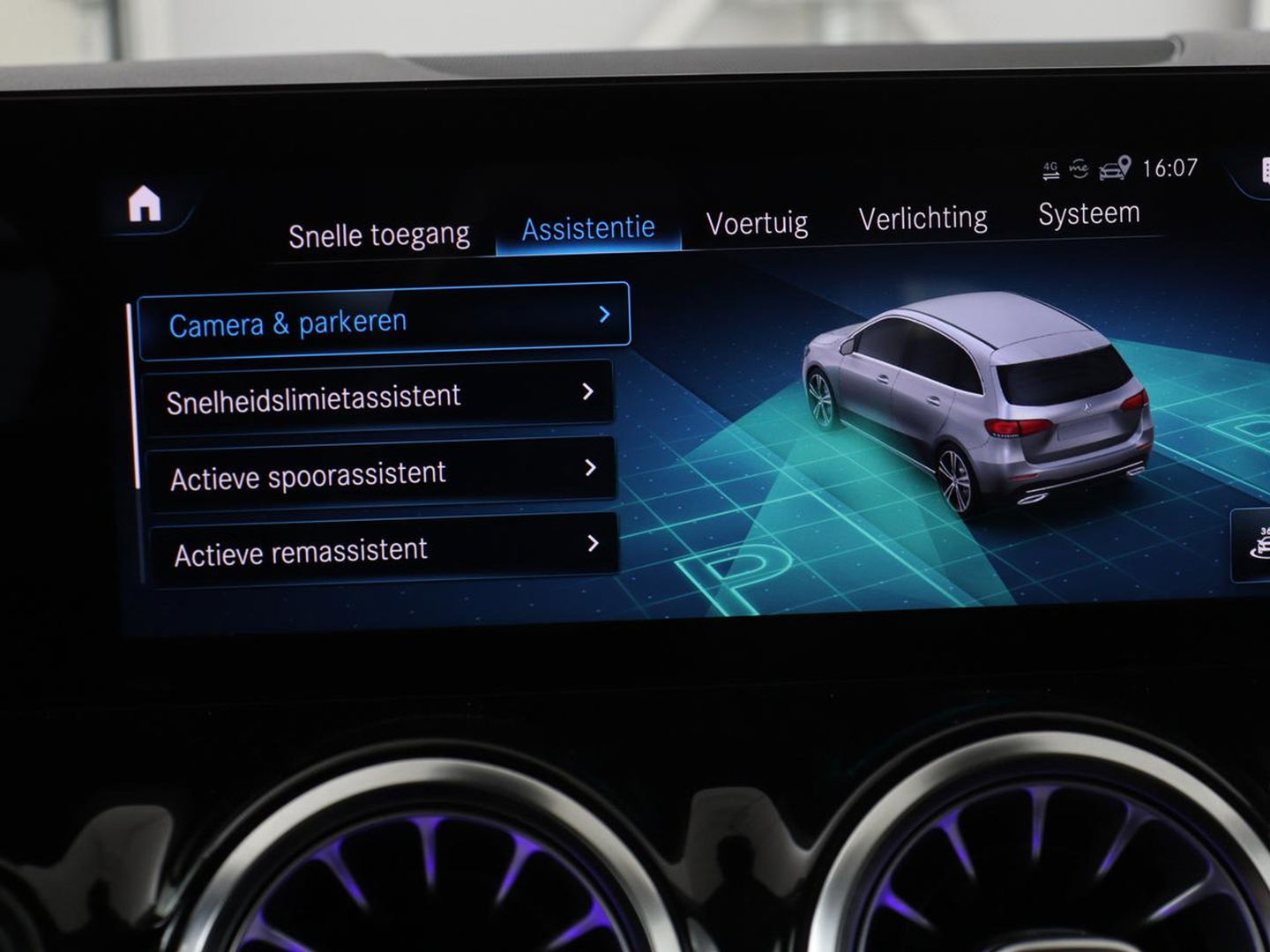 Mercedes-Benz B-Klasse 180 Business Solution Luxury | Leder | Stoelverwarming | Carplay | Sfeerverlichting | Camera | Widescreen | Full LED | Navigatie