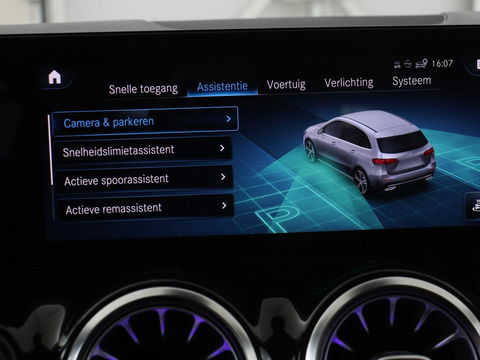 Mercedes-Benz B-Klasse 180 Business Solution Luxury | Leder | Stoelverwarming | Carplay | Sfeerverlichting | Camera | Widescreen | Full LED | Navigatie