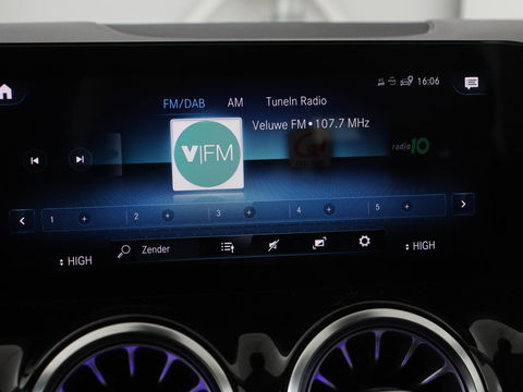 Mercedes-Benz B-Klasse 180 Business Solution Luxury | Leder | Stoelverwarming | Carplay | Sfeerverlichting | Camera | Widescreen | Full LED | Navigatie
