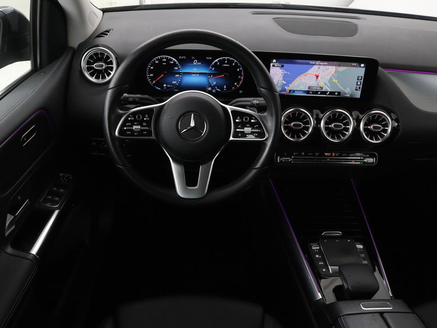 Mercedes-Benz B-Klasse 180 Business Solution Luxury | Leder | Stoelverwarming | Carplay | Sfeerverlichting | Camera | Widescreen | Full LED | Navigatie