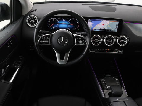 Mercedes-Benz B-Klasse 180 Business Solution Luxury | Leder | Stoelverwarming | Carplay | Sfeerverlichting | Camera | Widescreen | Full LED | Navigatie
