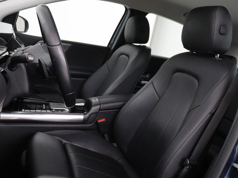 Mercedes-Benz B-Klasse 180 Business Solution Luxury | Leder | Stoelverwarming | Carplay | Sfeerverlichting | Camera | Widescreen | Full LED | Navigatie