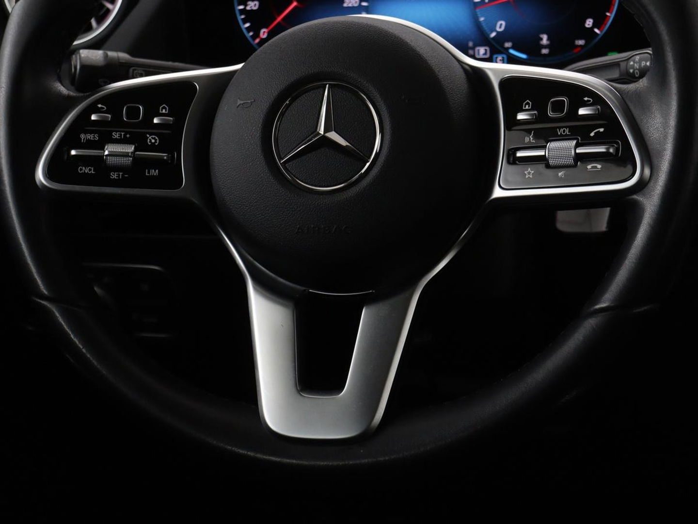Mercedes-Benz B-Klasse 180 Business Solution Luxury | Leder | Stoelverwarming | Carplay | Sfeerverlichting | Camera | Widescreen | Full LED | Navigatie
