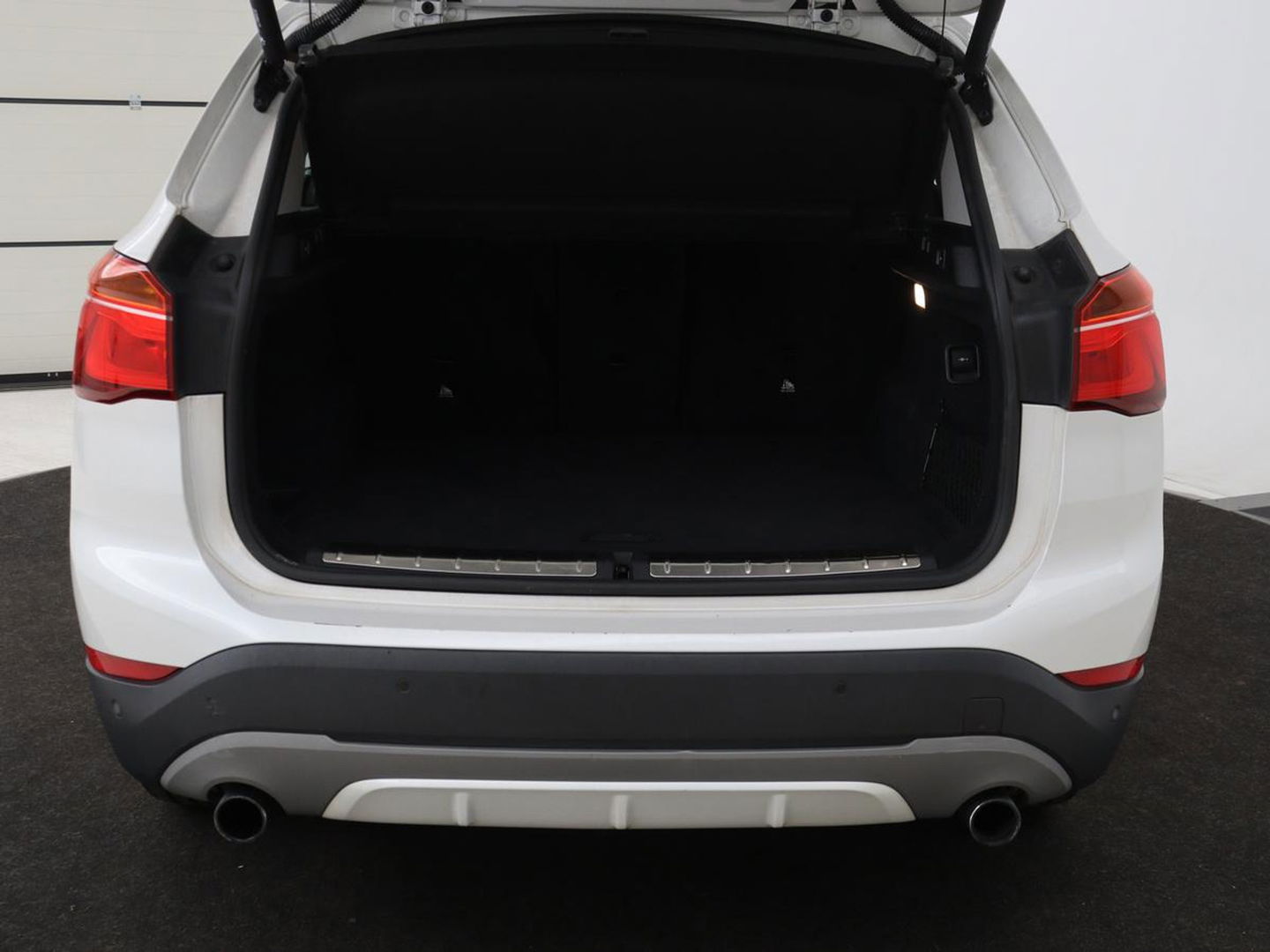 BMW X1 xDrive20i Executive | Sport Line | Adaptive cruise | Camera | Head-Up | Stoelverwarming | Full LED | Sportstoelen | Navigatie | Park Assist | Climate control