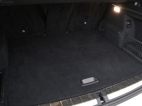 BMW X1 xDrive20i Executive | Sport Line | Adaptive cruise | Camera | Head-Up | Stoelverwarming | Full LED | Sportstoelen | Navigatie | Park Assist | Climate control