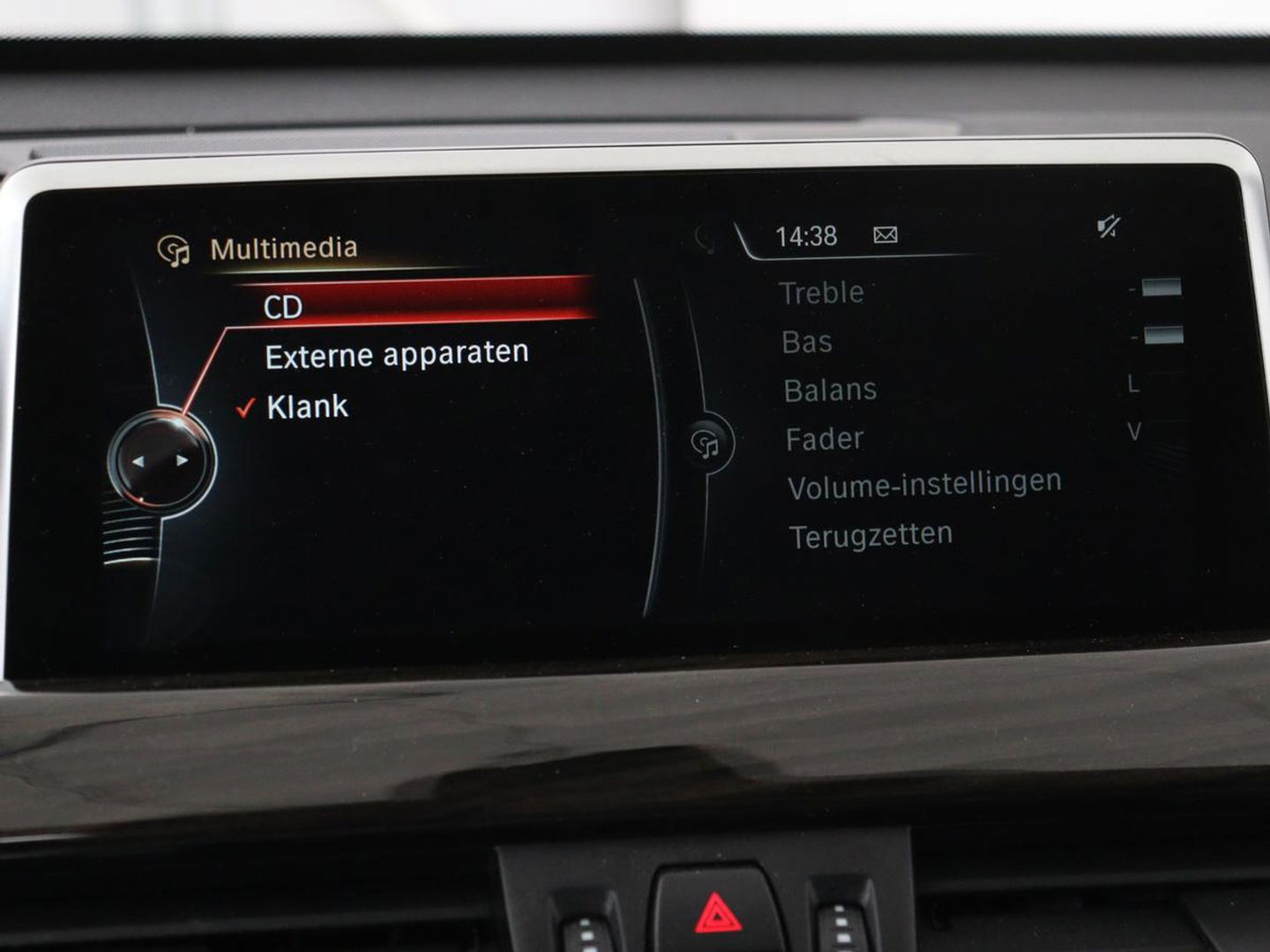 BMW X1 xDrive20i Executive | Sport Line | Adaptive cruise | Camera | Head-Up | Stoelverwarming | Full LED | Sportstoelen | Navigatie | Park Assist | Climate control