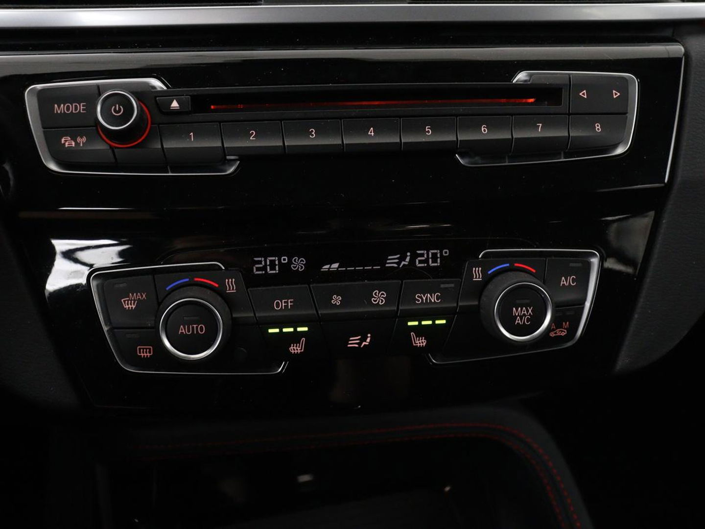 BMW X1 xDrive20i Executive | Sport Line | Adaptive cruise | Camera | Head-Up | Stoelverwarming | Full LED | Sportstoelen | Navigatie | Park Assist | Climate control