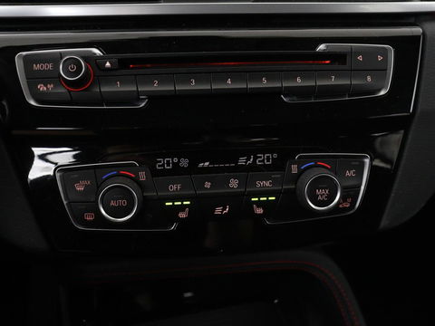BMW X1 xDrive20i Executive | Sport Line | Adaptive cruise | Camera | Head-Up | Stoelverwarming | Full LED | Sportstoelen | Navigatie | Park Assist | Climate control