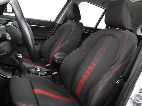 BMW X1 xDrive20i Executive | Sport Line | Adaptive cruise | Camera | Head-Up | Stoelverwarming | Full LED | Sportstoelen | Navigatie | Park Assist | Climate control