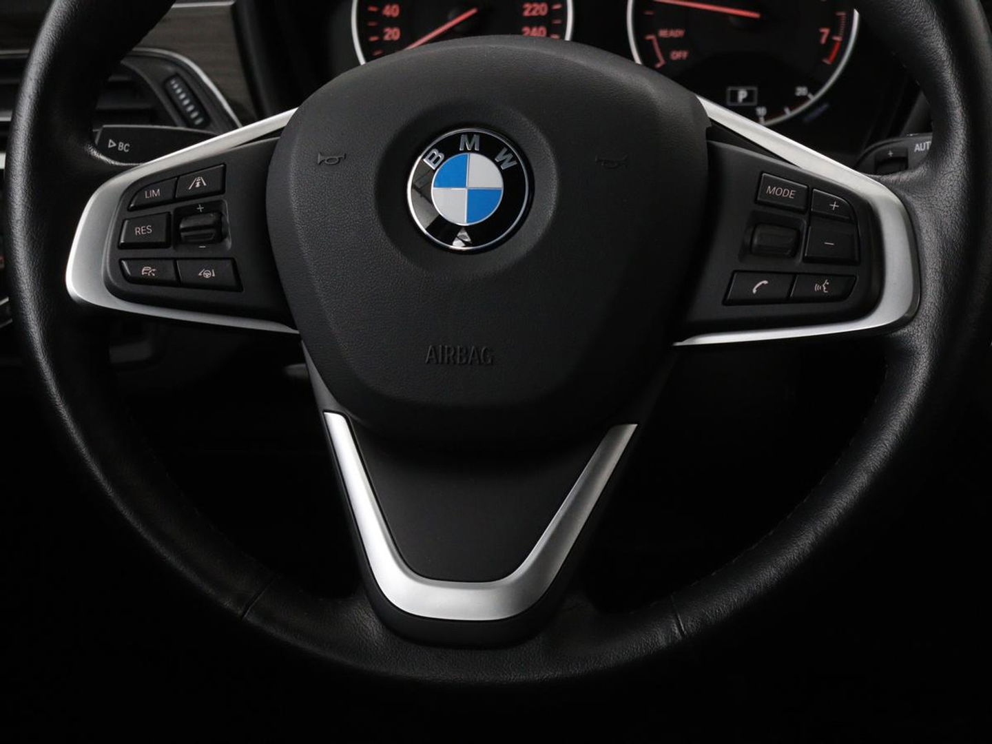 BMW X1 xDrive20i Executive | Sport Line | Adaptive cruise | Camera | Head-Up | Stoelverwarming | Full LED | Sportstoelen | Navigatie | Park Assist | Climate control