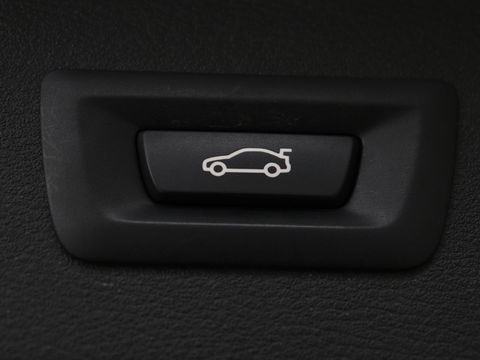 BMW X1 xDrive20i Executive | Sport Line | Adaptive cruise | Camera | Head-Up | Stoelverwarming | Full LED | Sportstoelen | Navigatie | Park Assist | Climate control