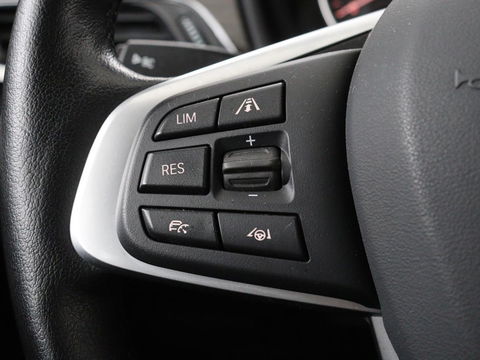 BMW X1 xDrive20i Executive | Sport Line | Adaptive cruise | Camera | Head-Up | Stoelverwarming | Full LED | Sportstoelen | Navigatie | Park Assist | Climate control
