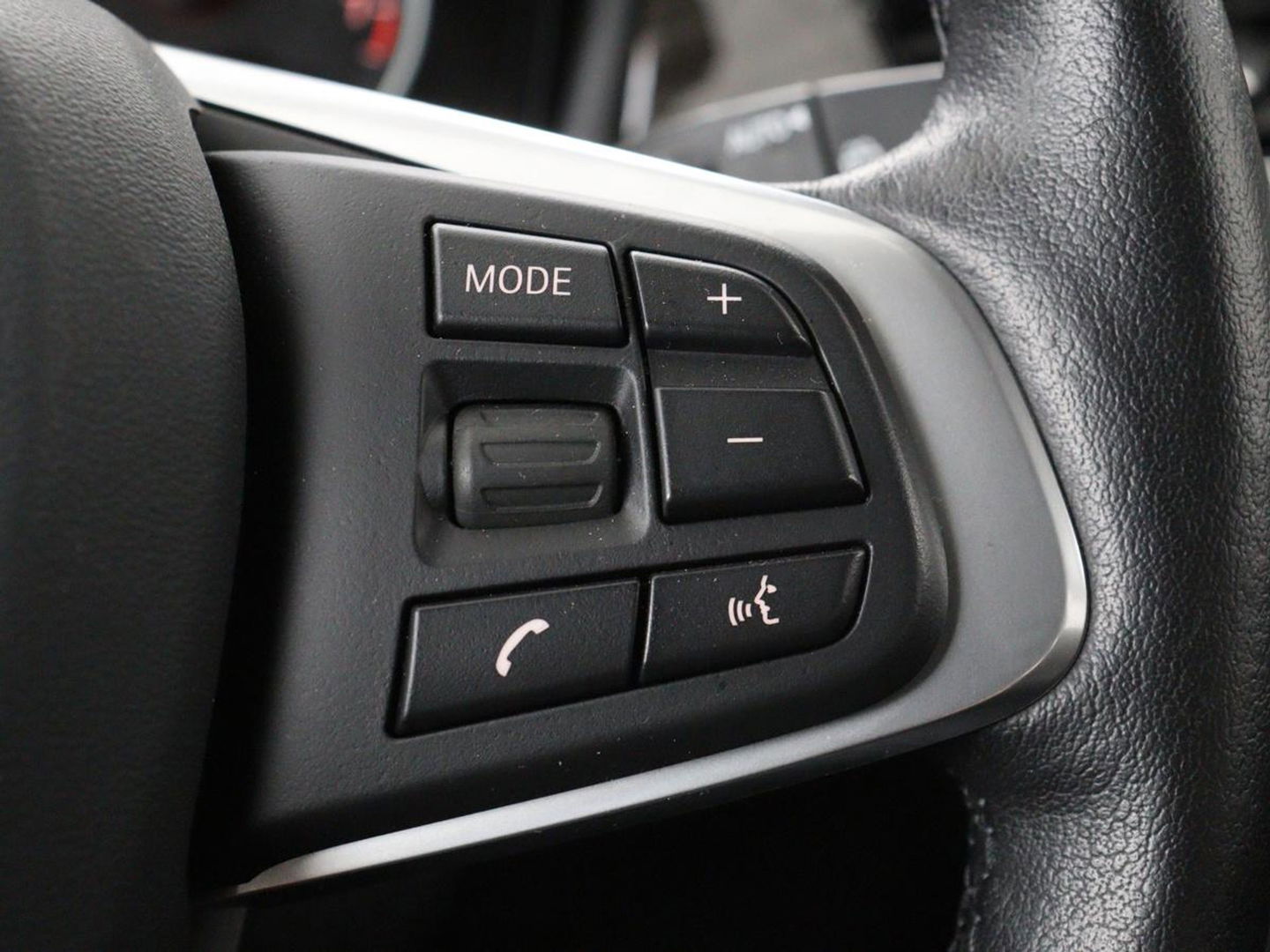 BMW X1 xDrive20i Executive | Sport Line | Adaptive cruise | Camera | Head-Up | Stoelverwarming | Full LED | Sportstoelen | Navigatie | Park Assist | Climate control