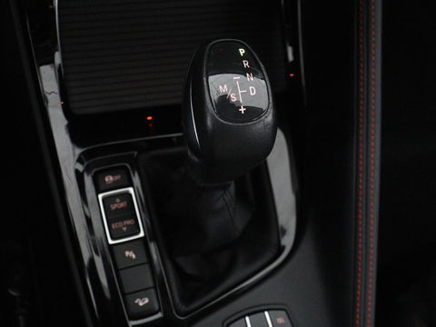 BMW X1 xDrive20i Executive | Sport Line | Adaptive cruise | Camera | Head-Up | Stoelverwarming | Full LED | Sportstoelen | Navigatie | Park Assist | Climate control