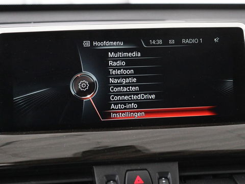BMW X1 xDrive20i Executive | Sport Line | Adaptive cruise | Camera | Head-Up | Stoelverwarming | Full LED | Sportstoelen | Navigatie | Park Assist | Climate control