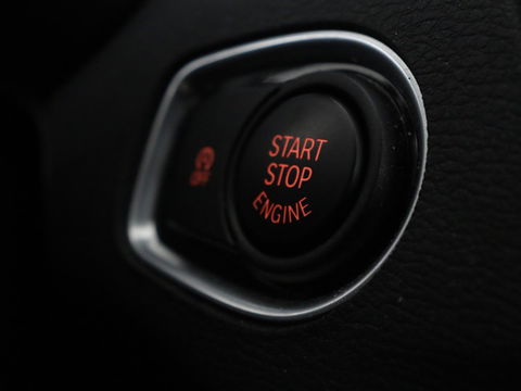 BMW X1 xDrive20i Executive | Sport Line | Adaptive cruise | Camera | Head-Up | Stoelverwarming | Full LED | Sportstoelen | Navigatie | Park Assist | Climate control
