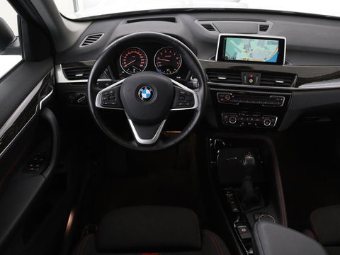 BMW X1 xDrive20i Executive | Sport Line | Adaptive cruise | Camera | Head-Up | Stoelverwarming | Full LED | Sportstoelen | Navigatie | Park Assist | Climate control