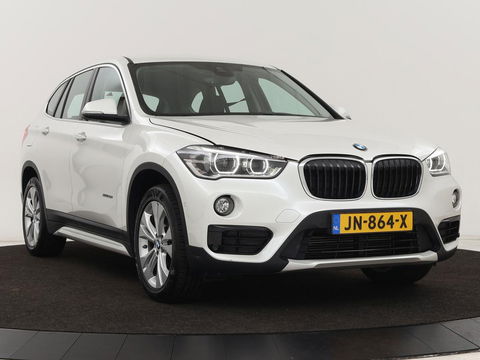 BMW X1 xDrive20i Executive | Sport Line | Adaptive cruise | Camera | Head-Up | Stoelverwarming | Full LED | Sportstoelen | Navigatie | Park Assist | Climate control