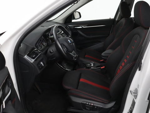BMW X1 xDrive20i Executive | Sport Line | Adaptive cruise | Camera | Head-Up | Stoelverwarming | Full LED | Sportstoelen | Navigatie | Park Assist | Climate control