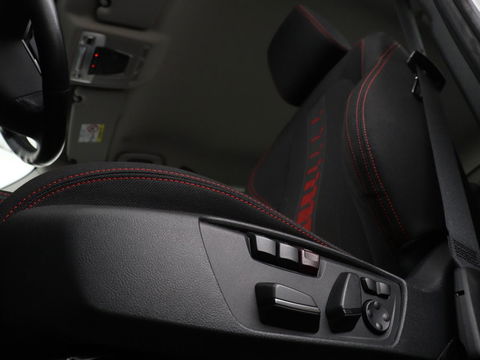 BMW X1 xDrive20i Executive | Sport Line | Adaptive cruise | Camera | Head-Up | Stoelverwarming | Full LED | Sportstoelen | Navigatie | Park Assist | Climate control