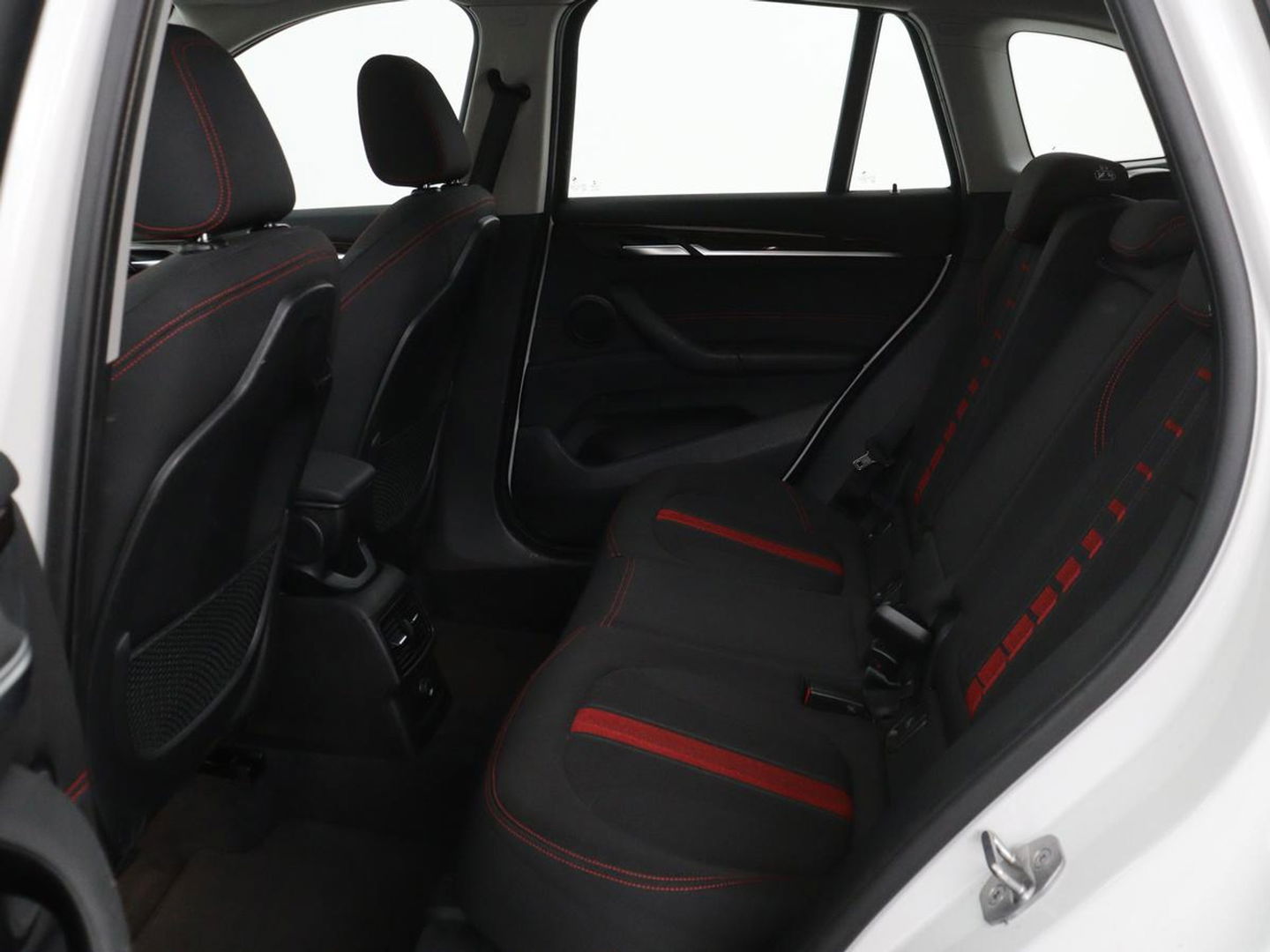 BMW X1 xDrive20i Executive | Sport Line | Adaptive cruise | Camera | Head-Up | Stoelverwarming | Full LED | Sportstoelen | Navigatie | Park Assist | Climate control