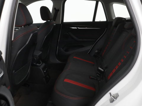 BMW X1 xDrive20i Executive | Sport Line | Adaptive cruise | Camera | Head-Up | Stoelverwarming | Full LED | Sportstoelen | Navigatie | Park Assist | Climate control