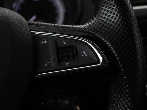Škoda Octavia 1.0 TSI Ambition | Stoelverwarming | Trekhaak | Half leder | Carplay | Navigatie | Sportstuur | Climate control | Parkeerhulp | Cruise control | Bluetooth