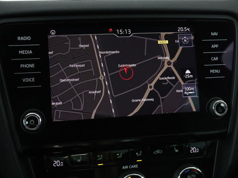 Škoda Octavia 1.0 TSI Ambition | Stoelverwarming | Trekhaak | Half leder | Carplay | Navigatie | Sportstuur | Climate control | Parkeerhulp | Cruise control | Bluetooth