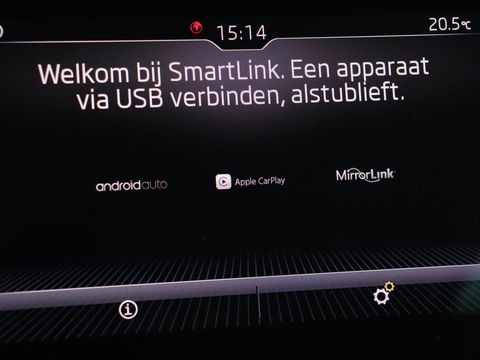 Škoda Octavia 1.0 TSI Ambition | Stoelverwarming | Trekhaak | Half leder | Carplay | Navigatie | Sportstuur | Climate control | Parkeerhulp | Cruise control | Bluetooth